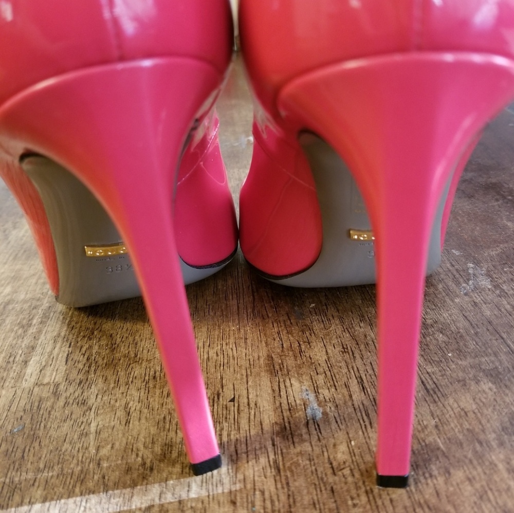 Gorgeous Red Gucci Shoes . - Picture 7 of 7